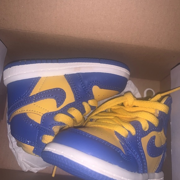 Selling all shoes for 45.3c and 4c toddlers - Picture 3 of 3